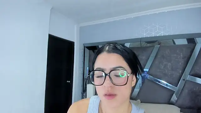 Snapshot of Milawink chatting on June 16, 7:25 pm Milawink online show from June 16, 7:25 pm