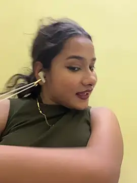 Snapshot of Yalina_ chatting on June 9, 8:32 pm Yalina online show from June 9, 8:32 pm