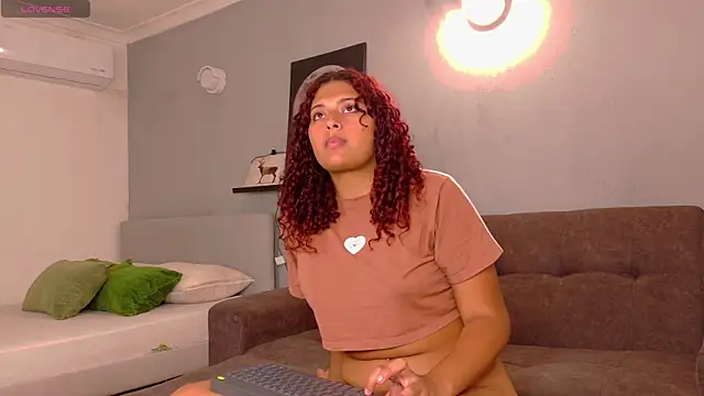 AmeliaLaurent  online show from June 25, 11:54 pm