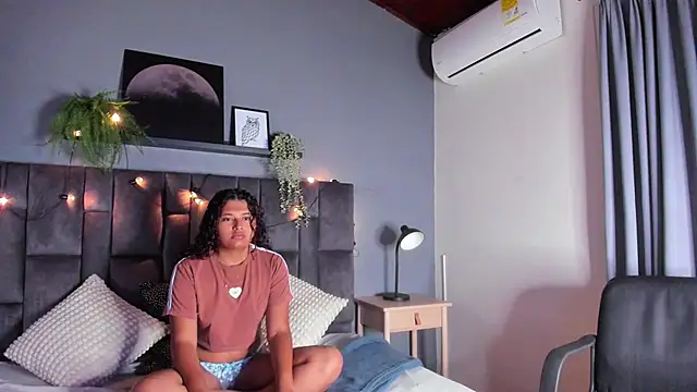 AmeliaLaurent  online show from June 14, 11:44 am