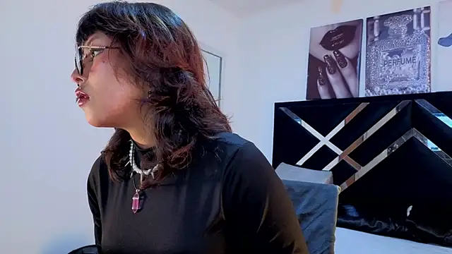 Snapshot of hannita_01 chatting on June 4, 12:21 pm hannita 01 online show from June 4, 12:21 pm