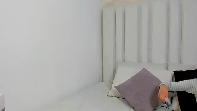 Snapshot of rachel_ruso chatting on June 27, 5:02 am rachel ruso online show from June 27, 5:02 am