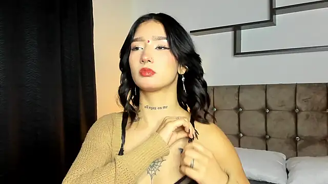 Snapshot of SophieMoneet chatting on June 22, 12:35 pm SophieMoneet online show from June 22, 12:35 pm