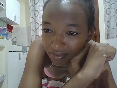 Snapshot of Miss_lavagirl chatting on July 7, 6:47 am Miss lavagirl online show from July 7, 6:47 am