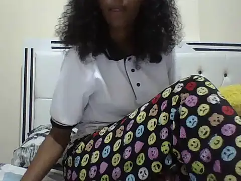 Snapshot of Miss_lavagirl chatting on June 19, 5:41 pm Miss lavagirl online show from June 19, 5:41 pm