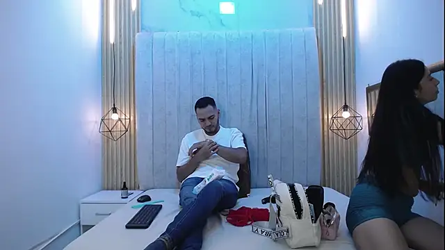 Snapshot of CarolinaySebas chatting on June 8, 12:38 pm CarolinaySebas online show from June 8, 12:38 pm
