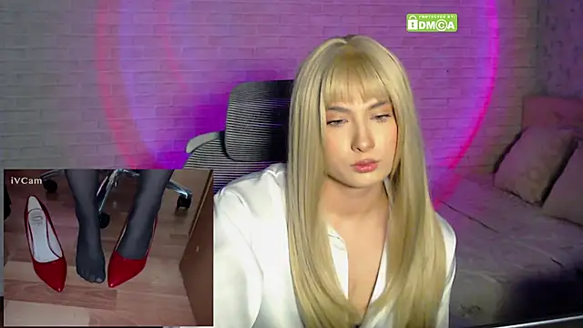 Snapshot of Monica_Everly chatting on May 29, 8:09 am Monica Everly online show from May 29, 8:09 am