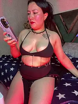 Snapshot of Darg_Moon chatting on June 10, 7:26 pm Darg Moon online show from June 10, 7:26 pm