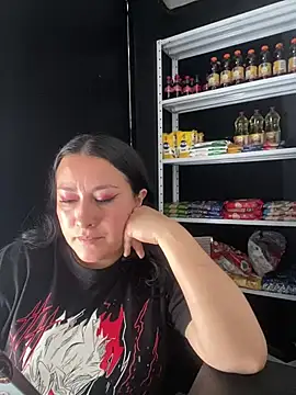 Snapshot of Darg_Moon chatting on June 22, 7:11 pm Darg Moon online show from June 22, 7:11 pm