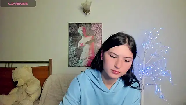Kira Devi online show from May 25, 8:29 pm