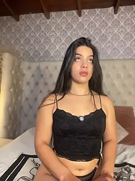 Snapshot of Amel_Rosse chatting on June 23, 3:32 pm Amel Rosse online show from June 23, 3:32 pm