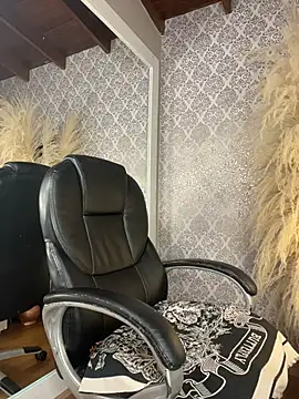 Snapshot of Amel_Rosse chatting on June 9, 5:47 pm Amel Rosse online show from June 9, 5:47 pm