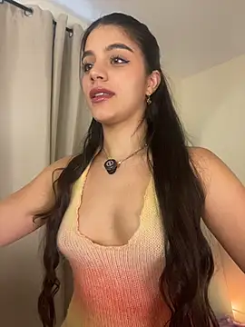 Snapshot of Amel_Rosse chatting on July 23, 12:57 pm Amel Rosse online show from July 23, 12:57 pm
