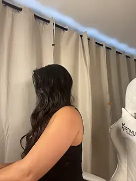 Snapshot of Amel_Rosse chatting on July 17, 9:01 pm Amel Rosse online show from July 17, 9:01 pm