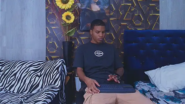 Snapshot of artur_collins_ chatting on July 13, 9:47 pm artur collins online show from July 13, 9:47 pm