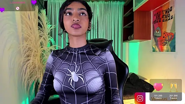 HottieVeroo  online show from June 17, 1:49 am