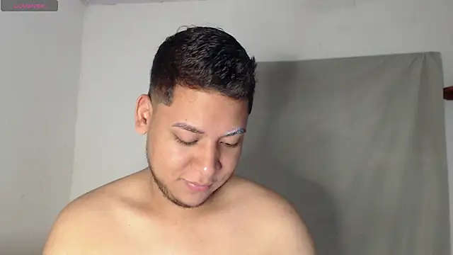 Snapshot of nicolas_cr1 chatting on June 7, 8:03 pm nicolas cr1 online show from June 7, 8:03 pm