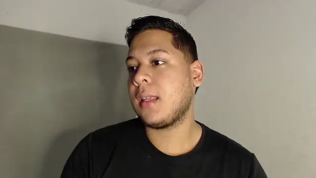 Snapshot of nicolas_cr1 chatting on June 16, 3:50 am nicolas cr1 online show from June 16, 3:50 am