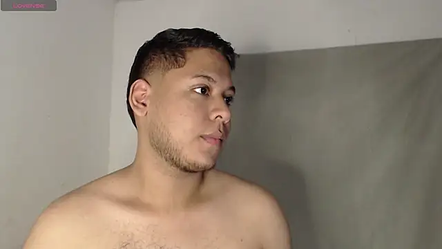 Snapshot of nicolas_cr1 chatting on June 6, 9:09 pm nicolas cr1 online show from June 6, 9:09 pm