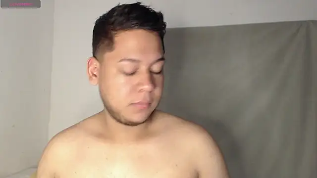 Snapshot of nicolas_cr1 chatting on June 9, 8:43 pm nicolas cr1 online show from June 9, 8:43 pm
