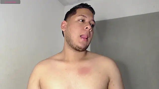 Snapshot of nicolas_cr1 chatting on June 11, 2:58 pm nicolas cr1 online show from June 11, 2:58 pm