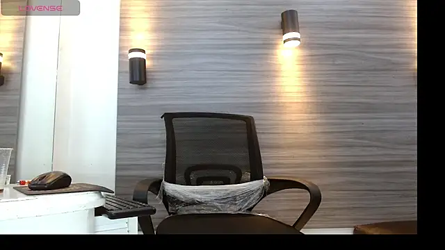 Snapshot of LeleHott01 chatting on July 1, 2:34 am LeleHott01 online show from July 1, 2:34 am