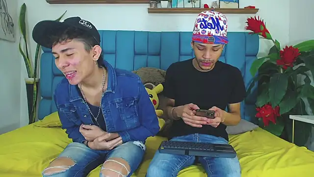 Snapshot of STRANGER_BOYS chatting on July 7, 11:08 pm STRANGER BOYS online show from July 7, 11:08 pm