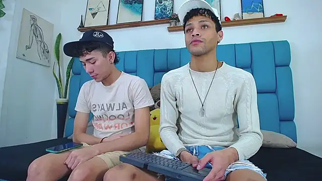 Snapshot of STRANGER_BOYS chatting on June 25, 11:21 pm STRANGER BOYS online show from June 25, 11:21 pm