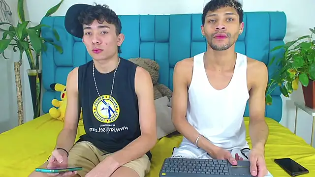 Snapshot of STRANGER_BOYS chatting on July 8, 11:05 pm STRANGER BOYS online show from July 8, 11:05 pm