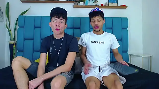Snapshot of STRANGER_BOYS chatting on July 10, 11:05 pm STRANGER BOYS online show from July 10, 11:05 pm