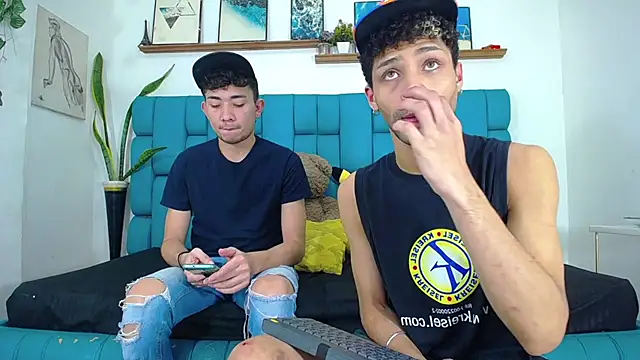 Snapshot of STRANGER_BOYS chatting on June 29, 11:04 pm STRANGER BOYS online show from June 29, 11:04 pm