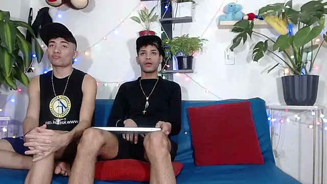 Snapshot of STRANGER_BOYS chatting on May 31, 5:19 pm STRANGER BOYS online show from May 31, 5:19 pm