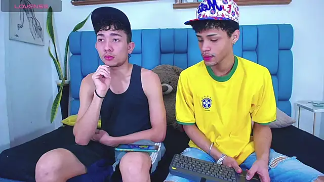 Snapshot of STRANGER_BOYS chatting on June 30, 11:05 pm STRANGER BOYS online show from June 30, 11:05 pm