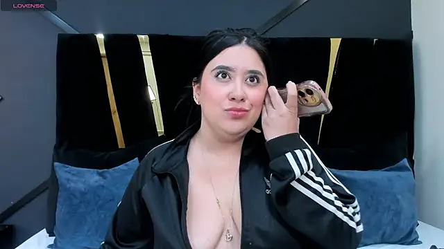Snapshot of maite_graay chatting on June 3, 11:55 am maite graay online show from June 3, 11:55 am