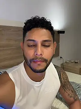 aron taylor29 online show from May 26, 12:31 am