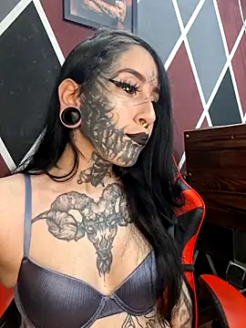 Snapshot of Venom-Luna chatting on June 4, 5:17 pm Venom-Luna online show from June 4, 5:17 pm