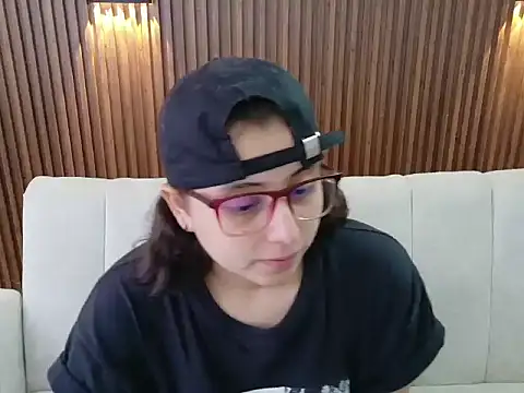 Snapshot of feelena_mysoull chatting on June 3, 2:33 pm feelena mysoull online show from June 3, 2:33 pm