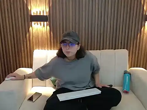 Snapshot of feelena_mysoull chatting on May 31, 6:09 pm feelena mysoull online show from May 31, 6:09 pm