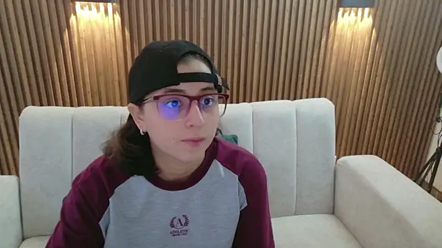 Snapshot of feelena_mysoull chatting on July 10, 1:55 pm feelena mysoull online show from July 10, 1:55 pm