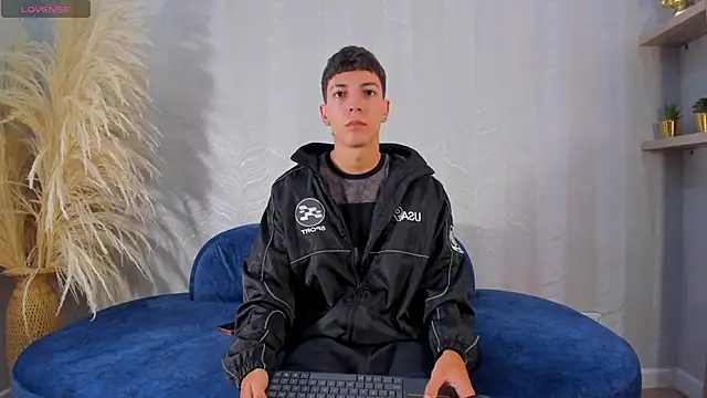 Snapshot of Gian_Rossi chatting on June 14, 2:18 pm Gian Rossi online show from June 14, 2:18 pm