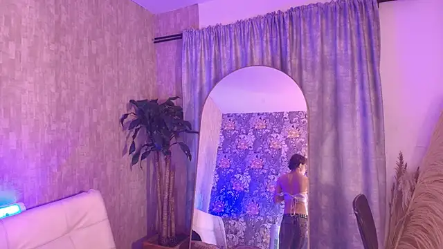 Snapshot of zarina_winslow chatting on June 11, 8:06 pm zarina winslow online show from June 11, 8:06 pm