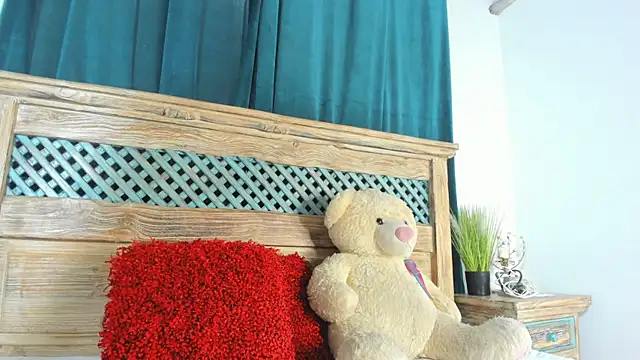 Snapshot of PriscilaCooper_ chatting on June 16, 8:53 pm PriscilaCooper online show from June 16, 8:53 pm