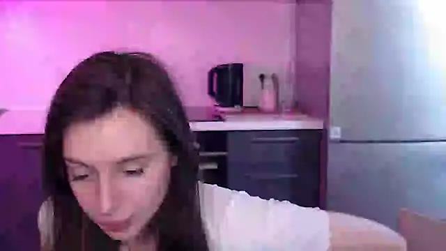 Snapshot of MuseMia chatting on June 13, 2:31 am MuseMia online show from June 13, 2:31 am