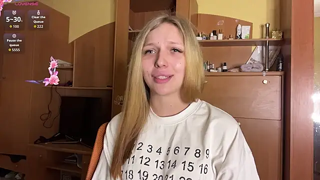 Snapshot of xXMelanieseXx chatting on June 19, 4:35 pm xXMelanieseXx online show from June 19, 4:35 pm