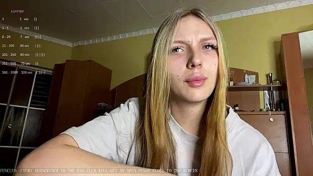 Snapshot of xXMelanieseXx chatting on June 16, 4:51 pm xXMelanieseXx online show from June 16, 4:51 pm