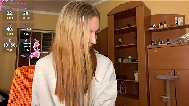 Snapshot of xXMelanieseXx chatting on June 22, 4:26 pm xXMelanieseXx online show from June 22, 4:26 pm