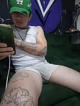Snapshot of Valentino_dominusSexx chatting on July 11, 12:44 am Valentino dominusSexx online show from July 11, 12:44 am