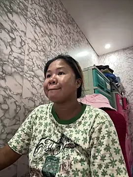 Snapshot of pretty_meraa chatting on June 3, 6:47 am pretty meraa online show from June 3, 6:47 am