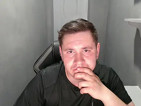 Snapshot of Max_Marlyn chatting on May 29, 7:14 am Max Marlyn online show from May 29, 7:14 am