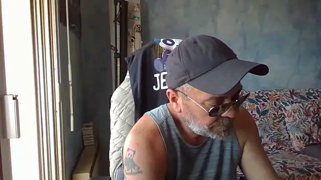 Snapshot of panda_06200 chatting on June 21, 12:11 pm panda 06200 online show from June 21, 12:11 pm